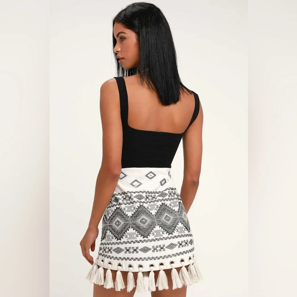 Lulus Belinda Beige Sequin Embroidered Tassel Mini Skirt size small - Picture 3 of 5